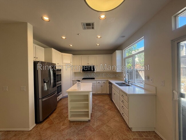 Photo - 4763 Templeton St