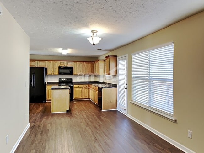 Photo - 2385 Braelin Loop