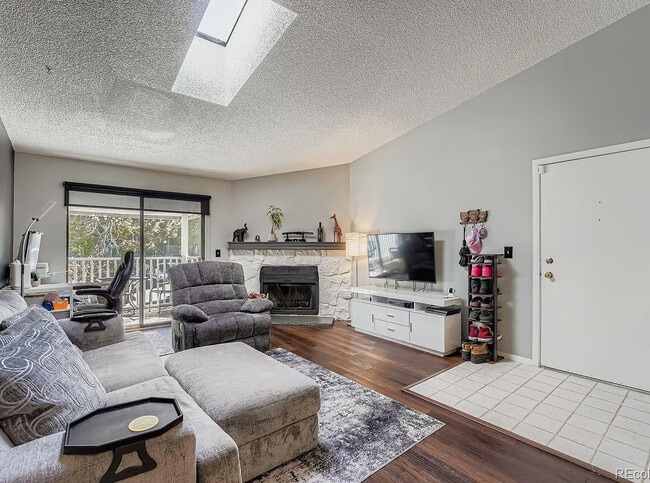 Building Photo - 908 S Walden Way Unit 201