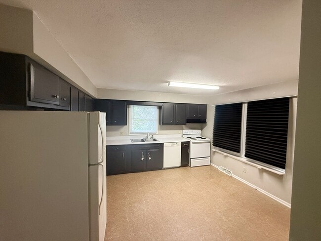 Building Photo - 1213 East Ave S Unit A
