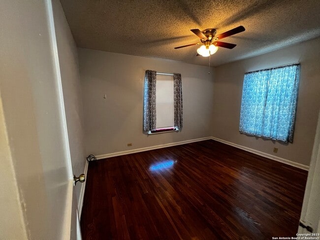 726 John Adams Dr