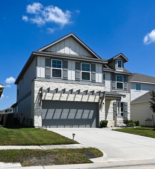 Photo - 23526 Wrexham St