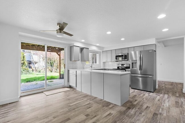 Photo - 16480 SW Gleneagle Dr