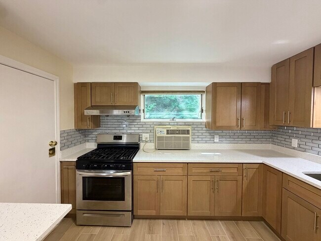 Photo - 487 Lowell Ave