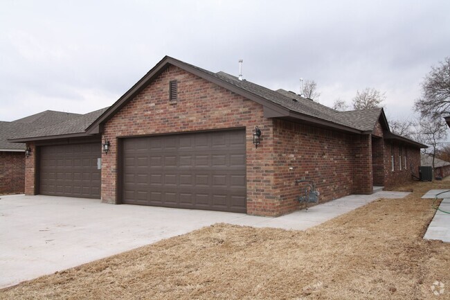 Building Photo - Cute 3 Bedroom Duplex in Edmond Rental