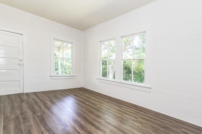 Photo - 706 Shull St