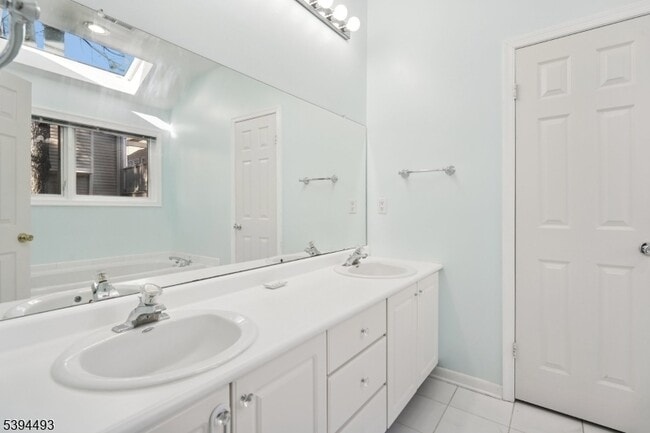 Photo - 33 Clarken Dr