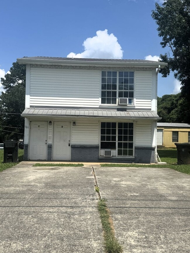 Building Photo - Available For Immediate Move-In! Rental