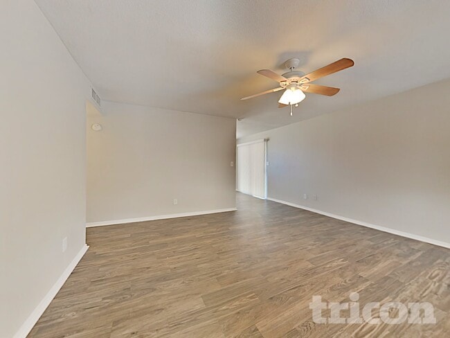 Photo - 3607 N 87th Ave