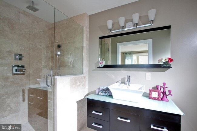 Photo - Queen Village Townhome with Parking