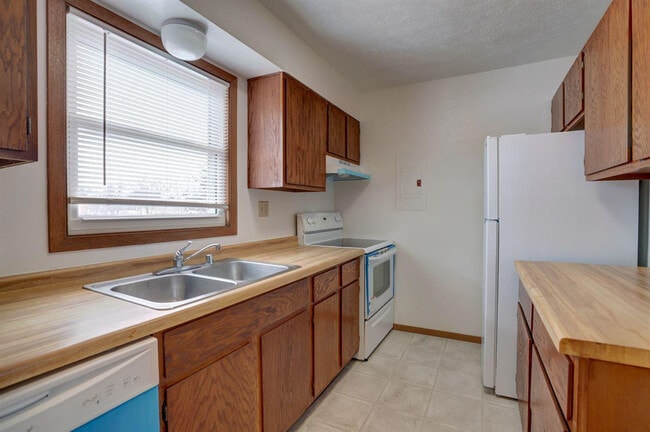 Photo - 235 Broadway Dr