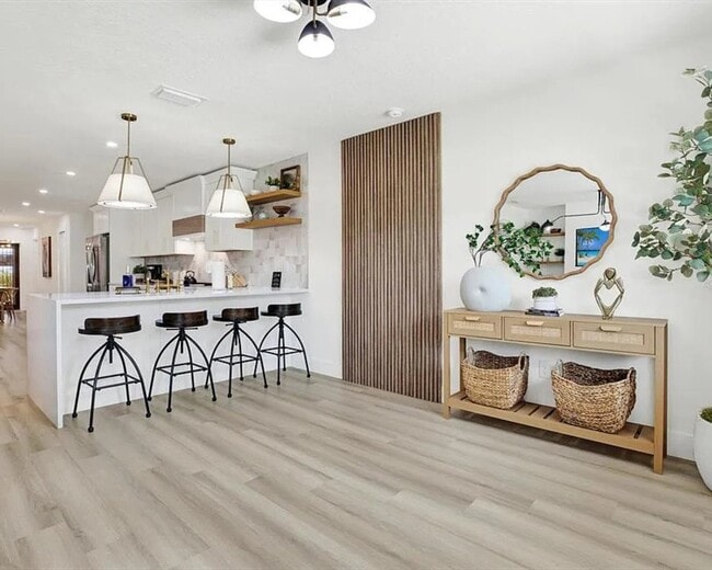 Photo - 2905 W Collins St