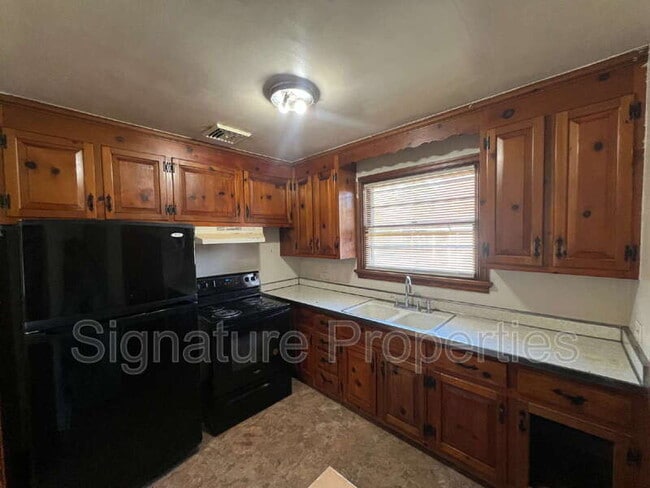 Photo - 135 N Oak Ave