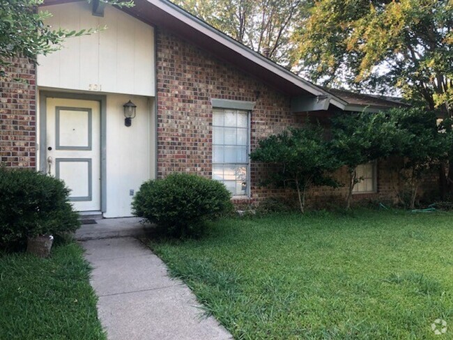 Building Photo - Newly remodeled move in ready! Rental