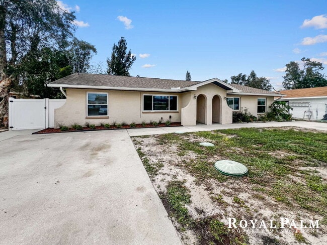Photo - 2 Bed / 1 Bath | Fort Myers | Spring Into This One and Save $500