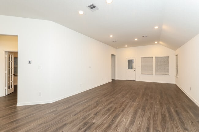 Photo - 5434 Tourmaline Wy