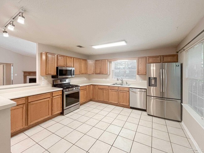 Photo - 902 Catskill Ln