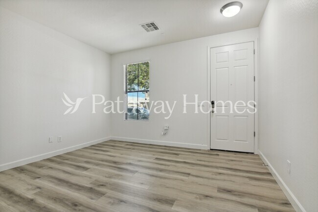 Photo - 2451 W Parkway Dr