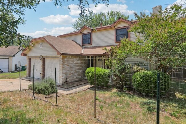 Photo - 1300 Tuxford Cove