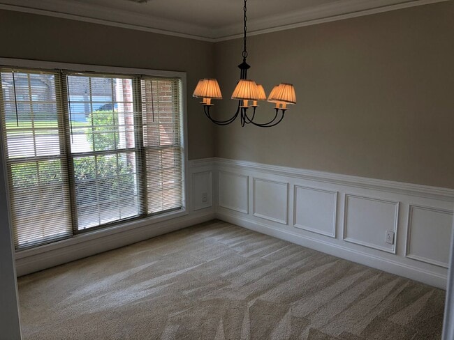 Photo - Beautiful 5 Bed 4 Bath Home in Heart of Co...