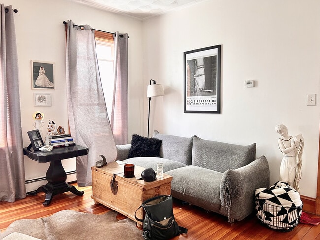 Building Photo - 2 Buttonwood St Unit 2 – 2 Buttonwood St (JFK/UMass)