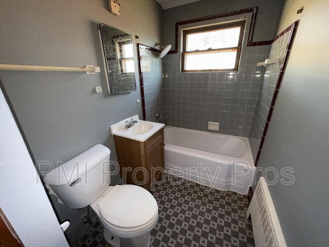 Building Photo - 1981 W Villard Ave Unit Apt 7