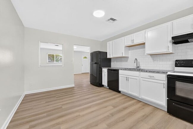 Photo - 5168 Mapleridge Dr