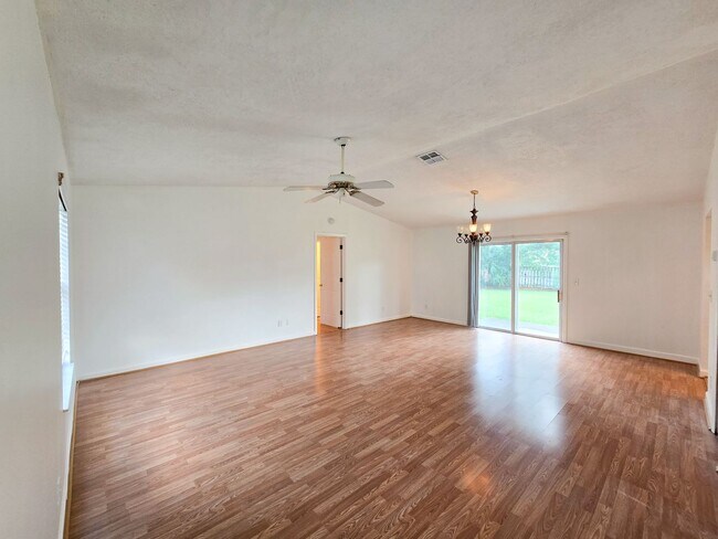 Photo - Charming 3 bed 2 bath house in Palm Bay