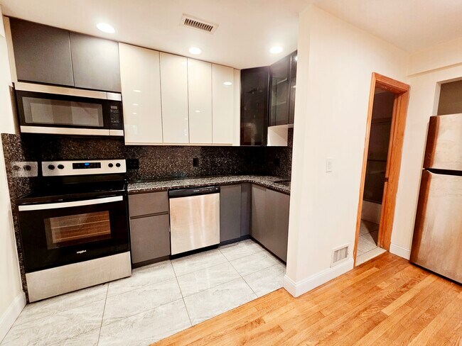 Photo - 1803 Beacon St