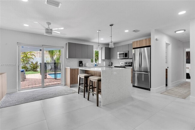 Photo - 617 NW 30th Ct