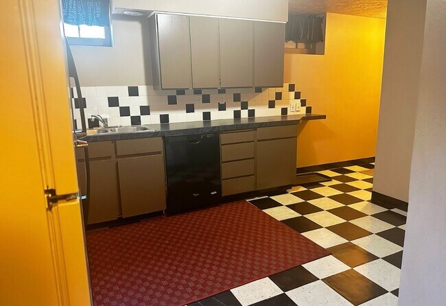 1212-1214 E Illinois Ave
