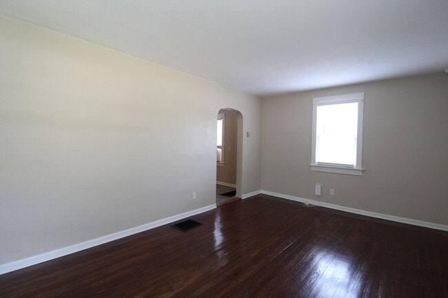 Photo - November Free On This Updated 1 Bedroom 1 ...