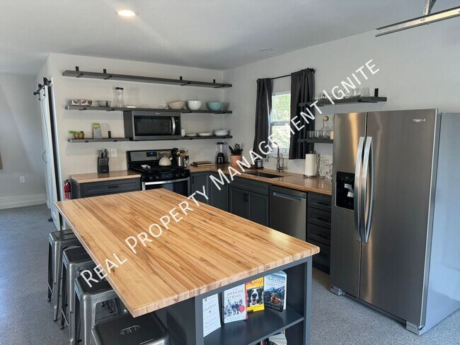 Building Photo - 65601 US-20