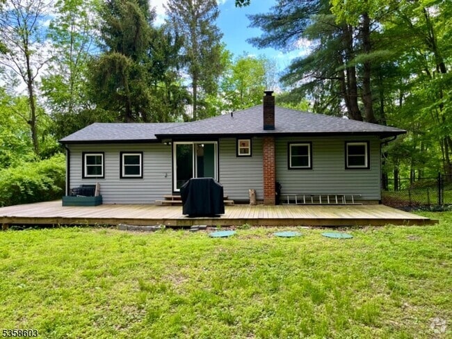 Building Photo - 620 Hemlock Dr Rental