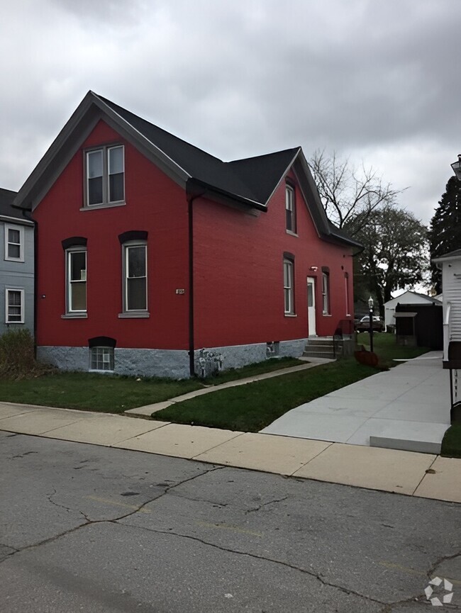 Building Photo - 1806 S 13th St Unit Upper Rental