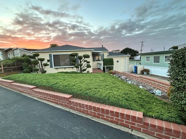 Building Photo - Charming Morro Bay Heights Home with Ocean Views