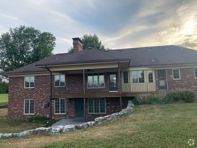 Building Photo - 864 S. Madision Rental