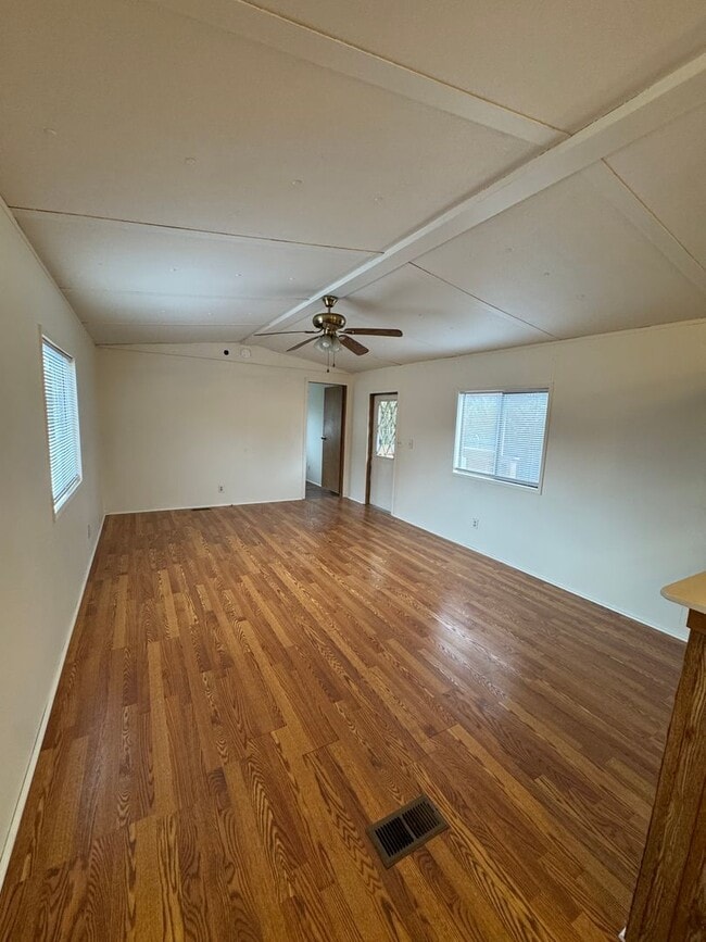 Photo - Winston 2 bedroom with large shop