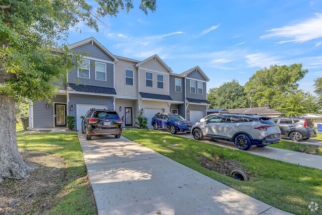 Building Photo - Gorgeous West Ashley Town home!
