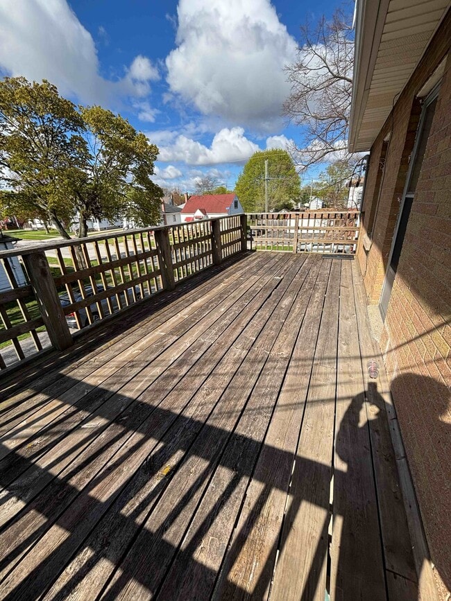 Photo - 381 Nelson St Unit 3- upper