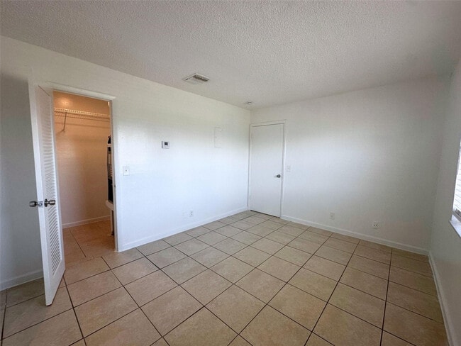 Photo - 928 S Federal Hwy Unidad 20