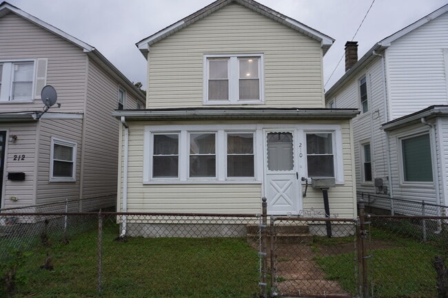 Building Photo - 210 Center St Rental