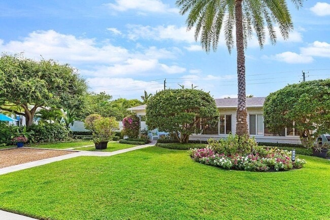 Building Photo - 340 NE 7th Ave