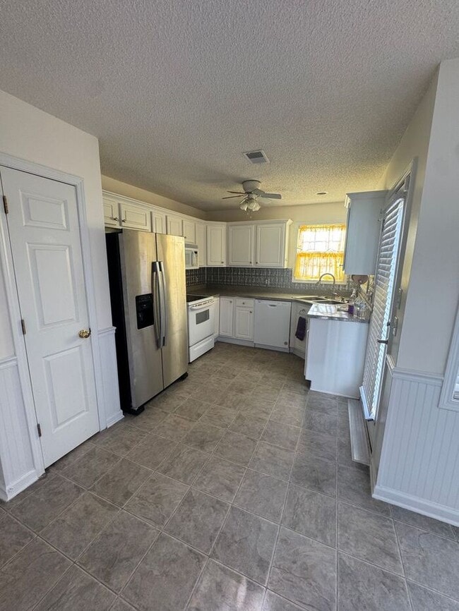 Photo - Beautiful 3BR 2BA Home w/ Fenced Backyard • At the end of Cul-De-Sac • Driveway Parking in Gaston