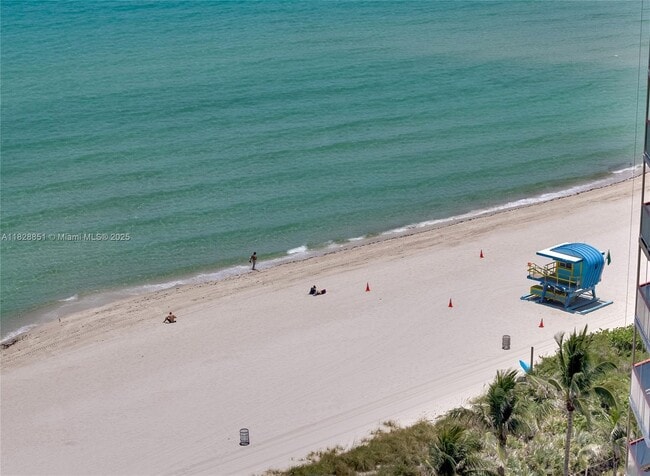 Photo - 6799 Collins Ave Unidad 1704 Rental