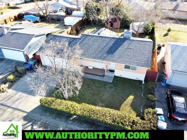 Photo - 2129 Comet St