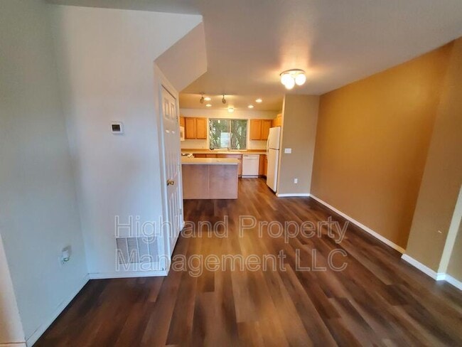 Photo - 322 NE Whitman St