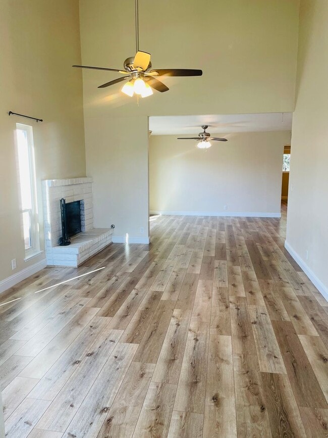 7417 Tierra Way