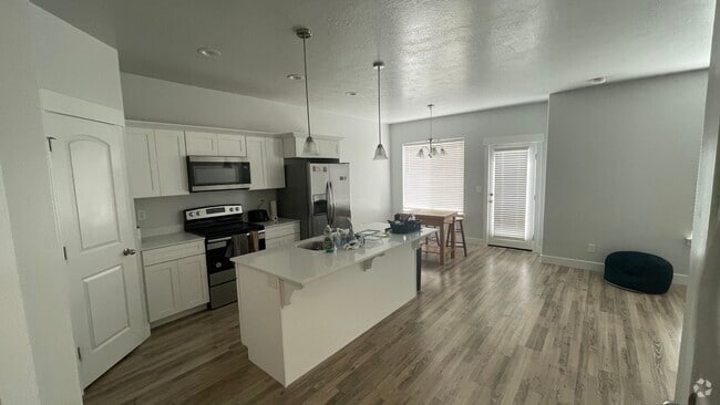 Building Photo - 16188 S Truss Dr Rental