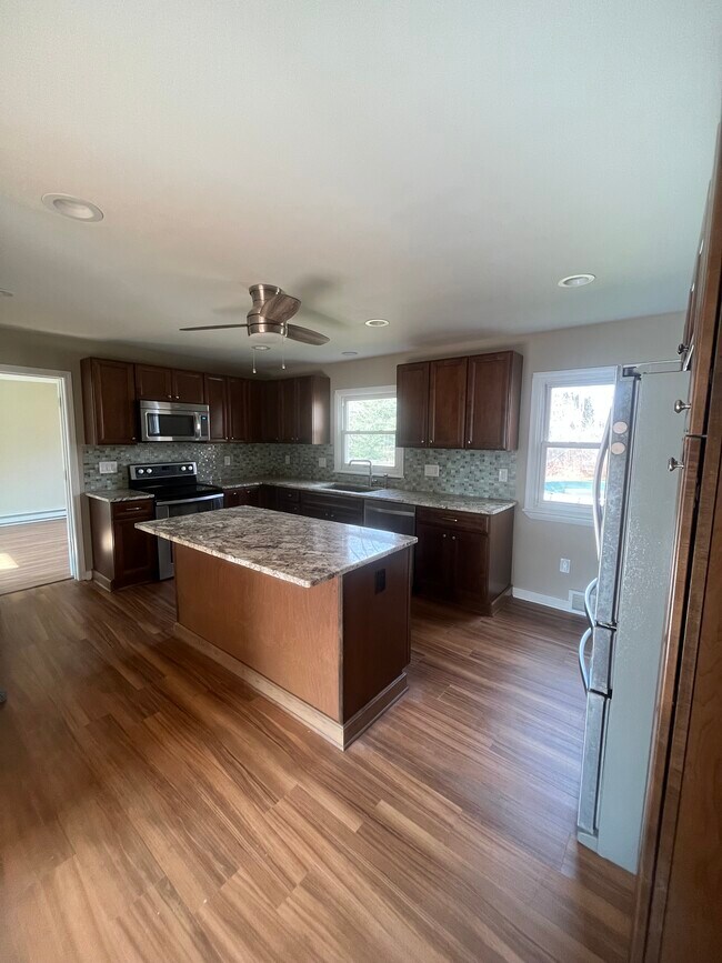 Photo - 728 Whitney Rd W Unidad 3BR